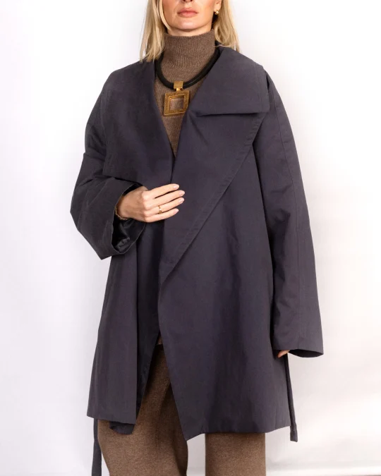 Демісезонна куртка з поясом